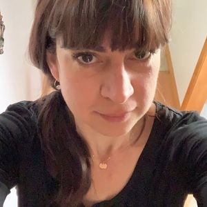 Meet your Posher, Leona